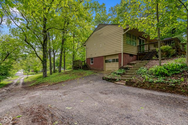 221 W Chester Drive, Ellettsville, IN 47429