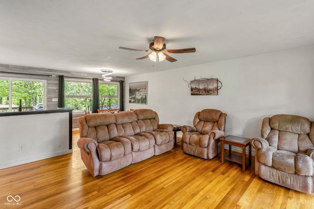 221 W Chester Drive, Ellettsville, IN 47429