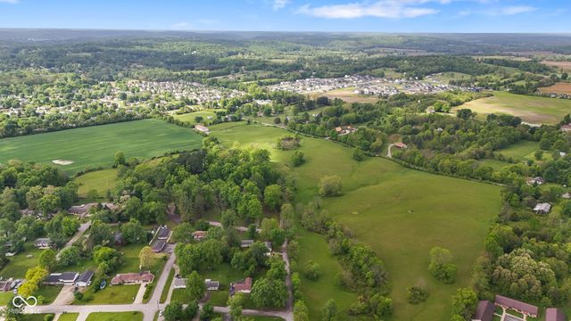 221 W Chester Drive, Ellettsville, IN 47429