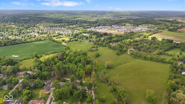 221 W Chester Drive, Ellettsville, IN 47429