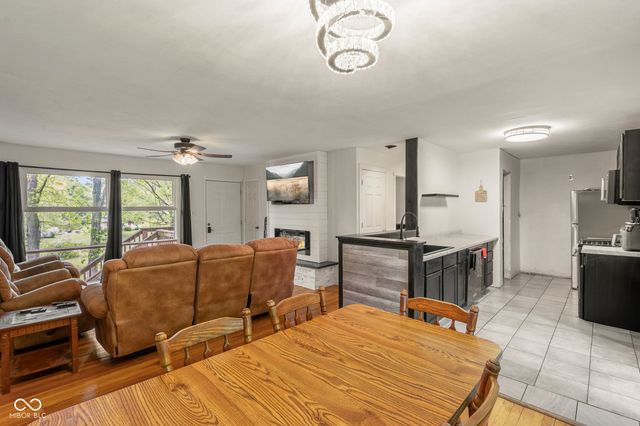 221 W Chester Drive, Ellettsville, IN 47429