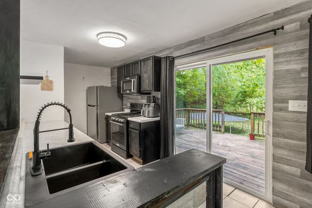 221 W Chester Drive, Ellettsville, IN 47429
