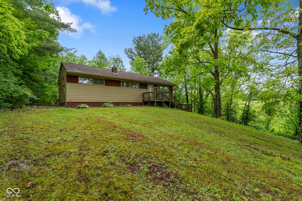 221 W Chester Drive, Ellettsville, IN 47429