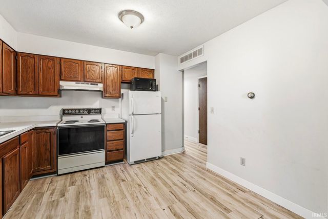 1728 C-1 Manor Haus Court, Goshen, IN 46526