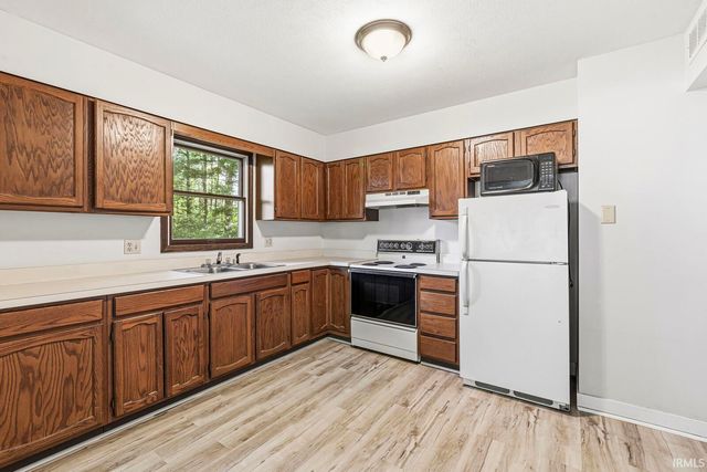 1728 C-1 Manor Haus Court, Goshen, IN 46526