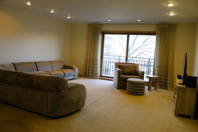 1000 Deerfield Road 304, Highland Park, IL 60035