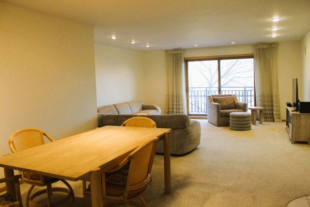 1000 Deerfield Road 304, Highland Park, IL 60035