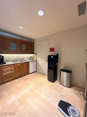 2777 Paradise Road 205, Las Vegas, NV 89109