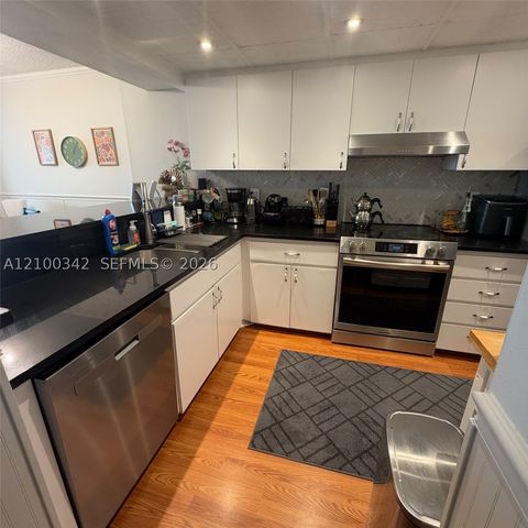 17 Royal Palm Way 6040, Boca Raton, FL 33432