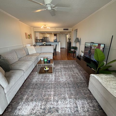 17 Royal Palm Way 6040, Boca Raton, FL 33432