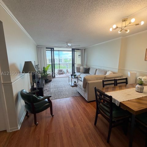 17 Royal Palm Way 6040, Boca Raton, FL 33432