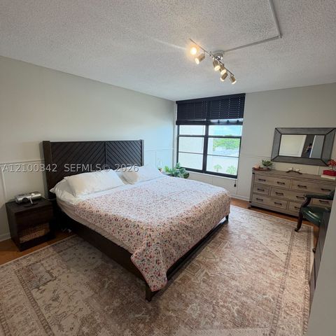17 Royal Palm Way 6040, Boca Raton, FL 33432