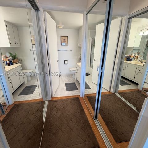 17 Royal Palm Way 6040, Boca Raton, FL 33432