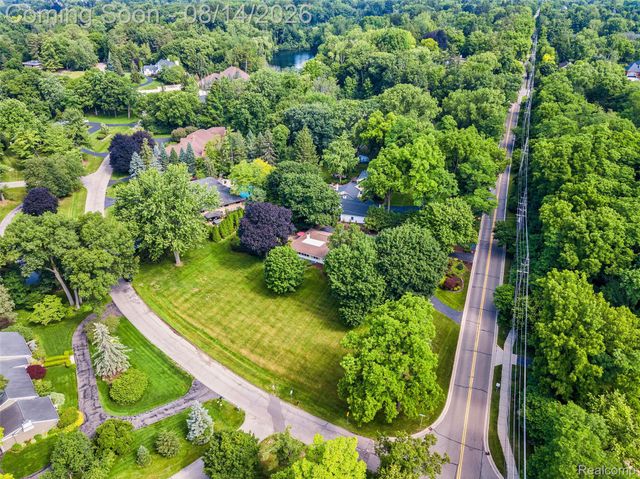 3821 Lakecrest Drive Drive, Bloomfield Hills, MI 48304