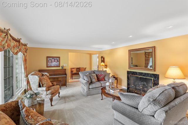 3821 Lakecrest Drive Drive, Bloomfield Hills, MI 48304