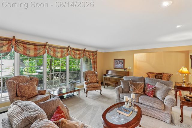 3821 Lakecrest Drive Drive, Bloomfield Hills, MI 48304