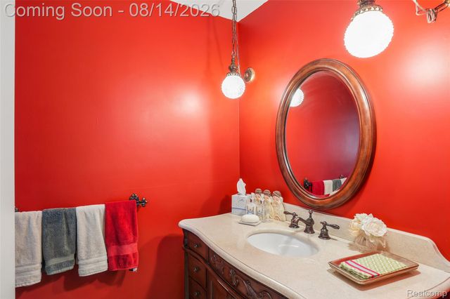 3821 Lakecrest Drive Drive, Bloomfield Hills, MI 48304