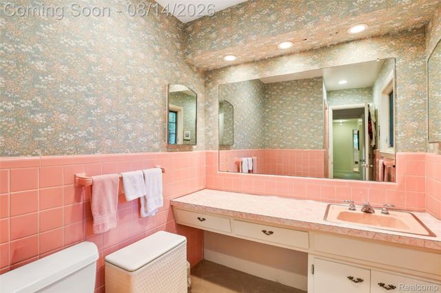 3821 Lakecrest Drive Drive, Bloomfield Hills, MI 48304