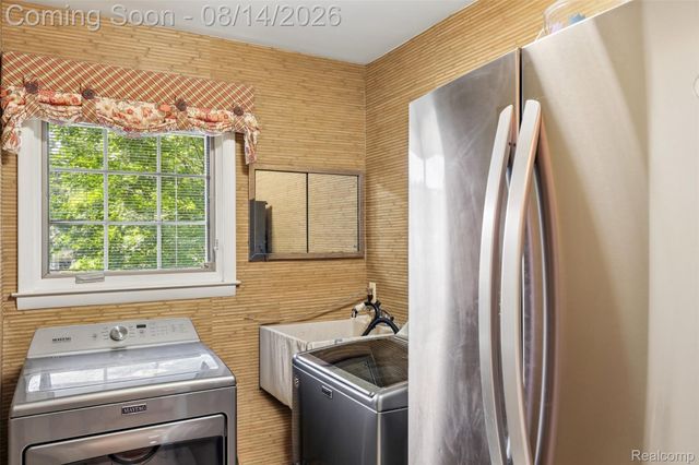3821 Lakecrest Drive Drive, Bloomfield Hills, MI 48304