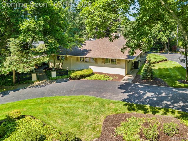3821 Lakecrest Drive Drive, Bloomfield Hills, MI 48304