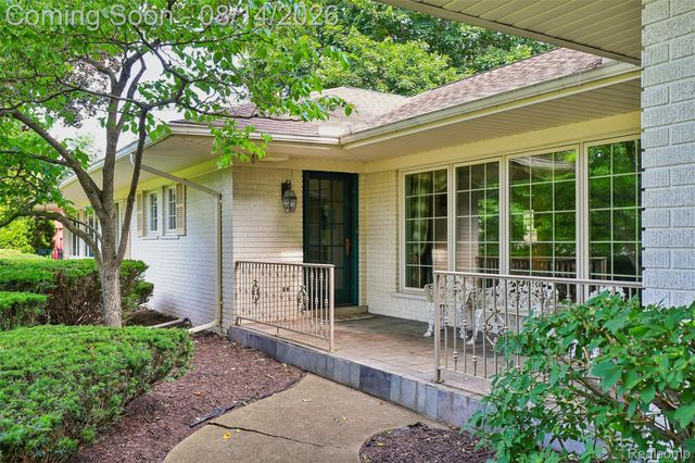 3821 Lakecrest Drive Drive, Bloomfield Hills, MI 48304