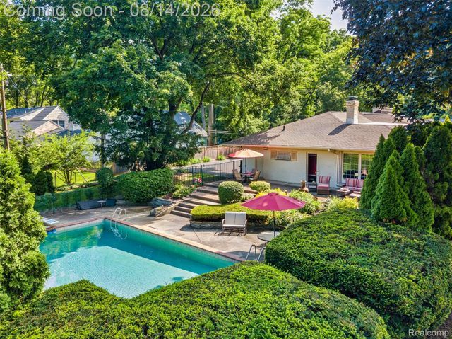 3821 Lakecrest Drive Drive, Bloomfield Hills, MI 48304