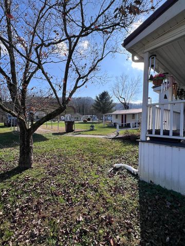 1250 S Irvine Road, Irvine, KY 40336