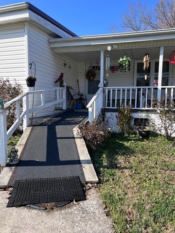 1250 S Irvine Road, Irvine, KY 40336