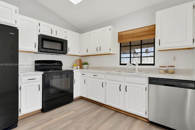 15512 SW 142nd Ct, Miami, FL 33177