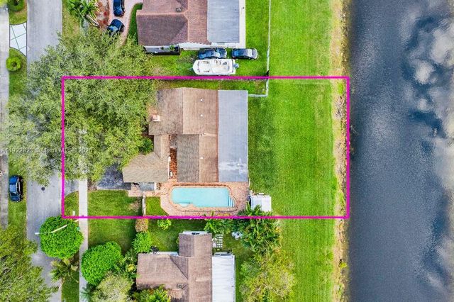 15512 SW 142nd Ct, Miami, FL 33177