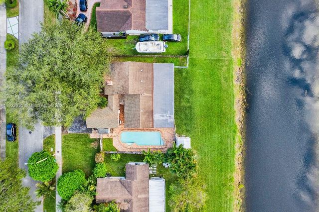 15512 SW 142nd Ct, Miami, FL 33177