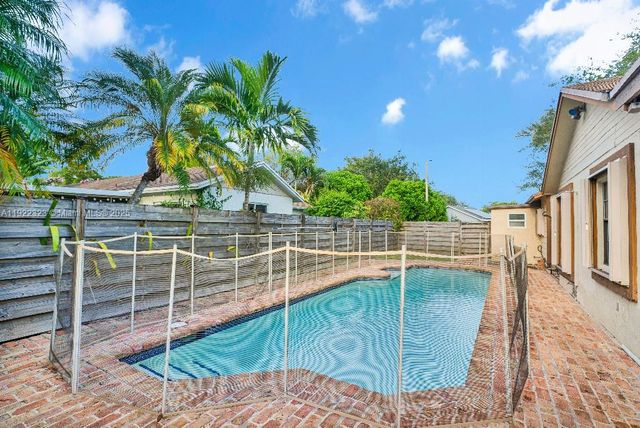 15512 SW 142nd Ct, Miami, FL 33177