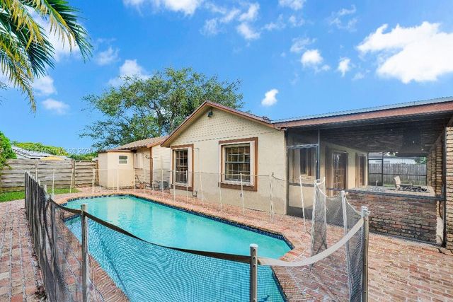 15512 SW 142nd Ct, Miami, FL 33177