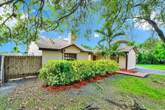 15512 SW 142nd Ct, Miami, FL 33177