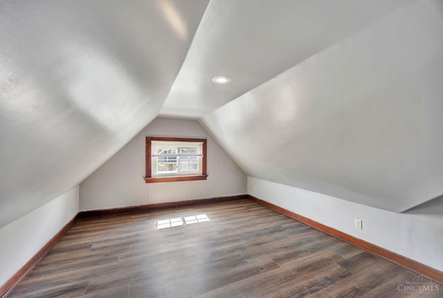 1052 Delhi Avenue, Cincinnati, OH 45204