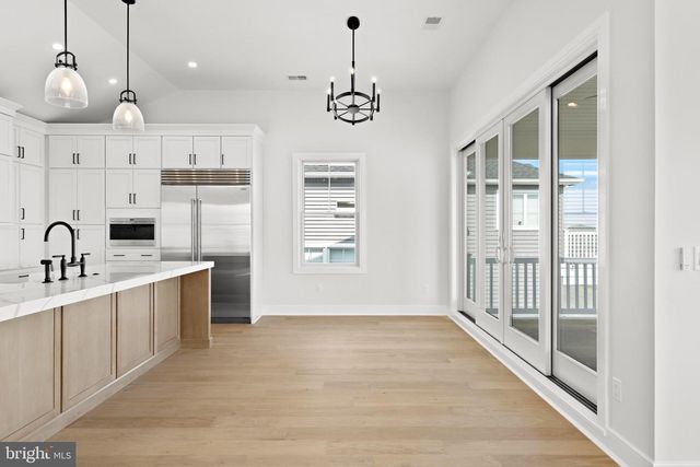 352 N 5TH ST, Surf City, NJ 08008