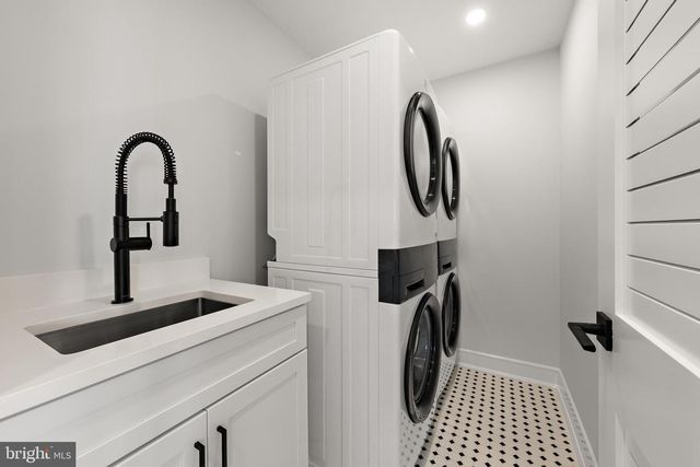 352 N 5TH ST, Surf City, NJ 08008