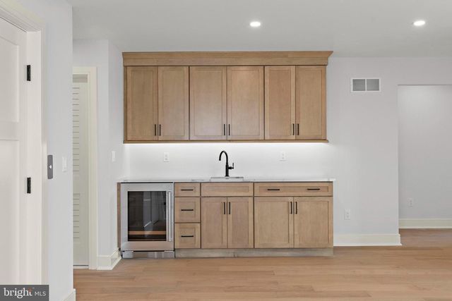 352 N 5TH ST, Surf City, NJ 08008