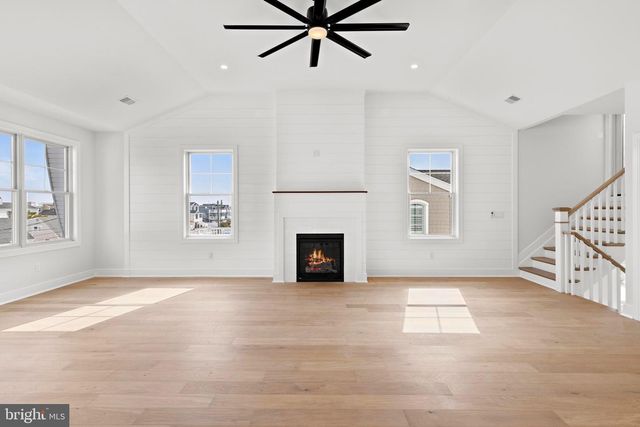 352 N 5TH ST, Surf City, NJ 08008