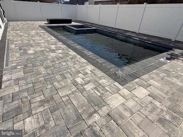 352 N 5TH ST, Surf City, NJ 08008