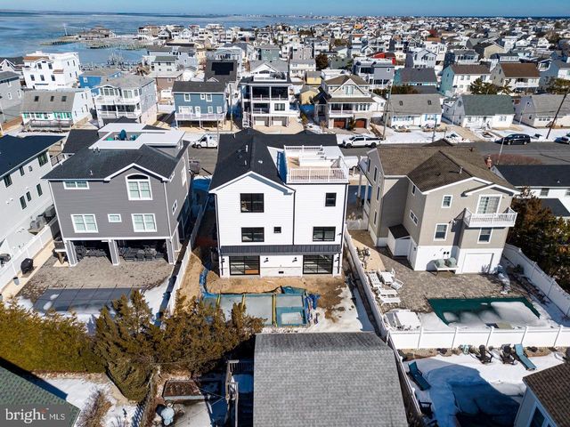 352 N 5TH ST, Surf City, NJ 08008