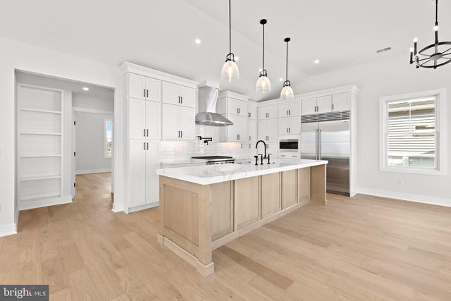 352 N 5TH ST, Surf City, NJ 08008