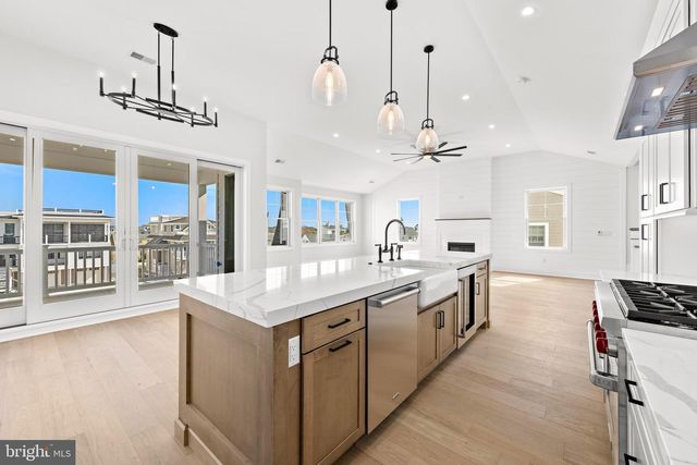 352 N 5TH ST, Surf City, NJ 08008