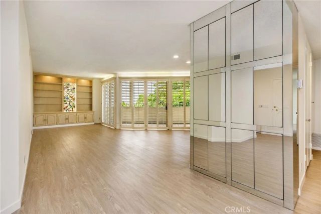 5216 Yarmouth Avenue 105, Encino, CA 91316
