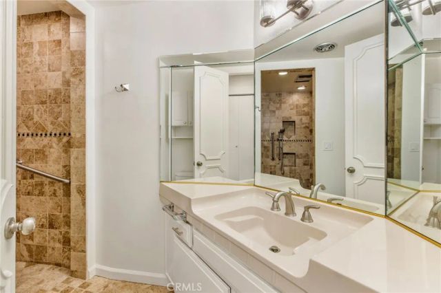 5216 Yarmouth Avenue 105, Encino, CA 91316