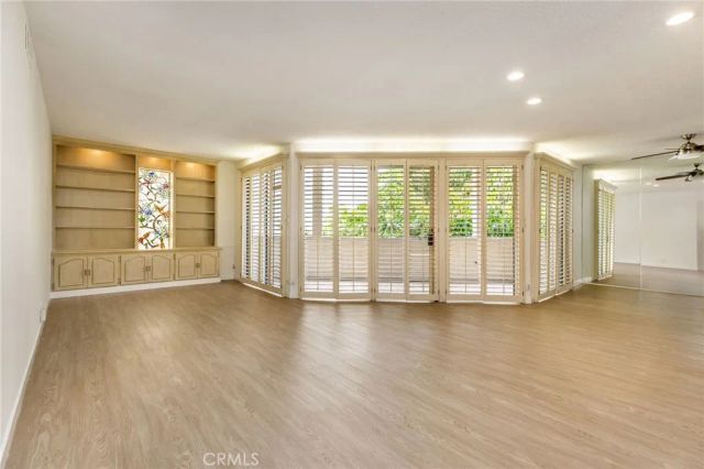 5216 Yarmouth Avenue 105, Encino, CA 91316