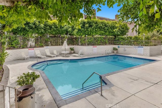 5216 Yarmouth Avenue 105, Encino, CA 91316