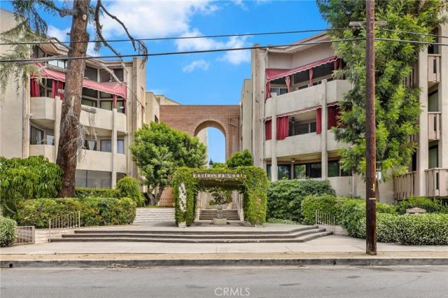 5216 Yarmouth Avenue 105, Encino, CA 91316