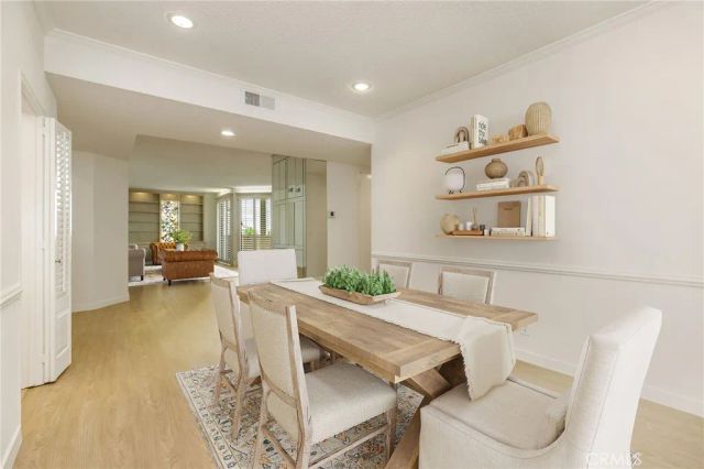 5216 Yarmouth Avenue 105, Encino, CA 91316