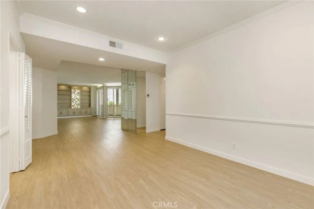 5216 Yarmouth Avenue 105, Encino, CA 91316